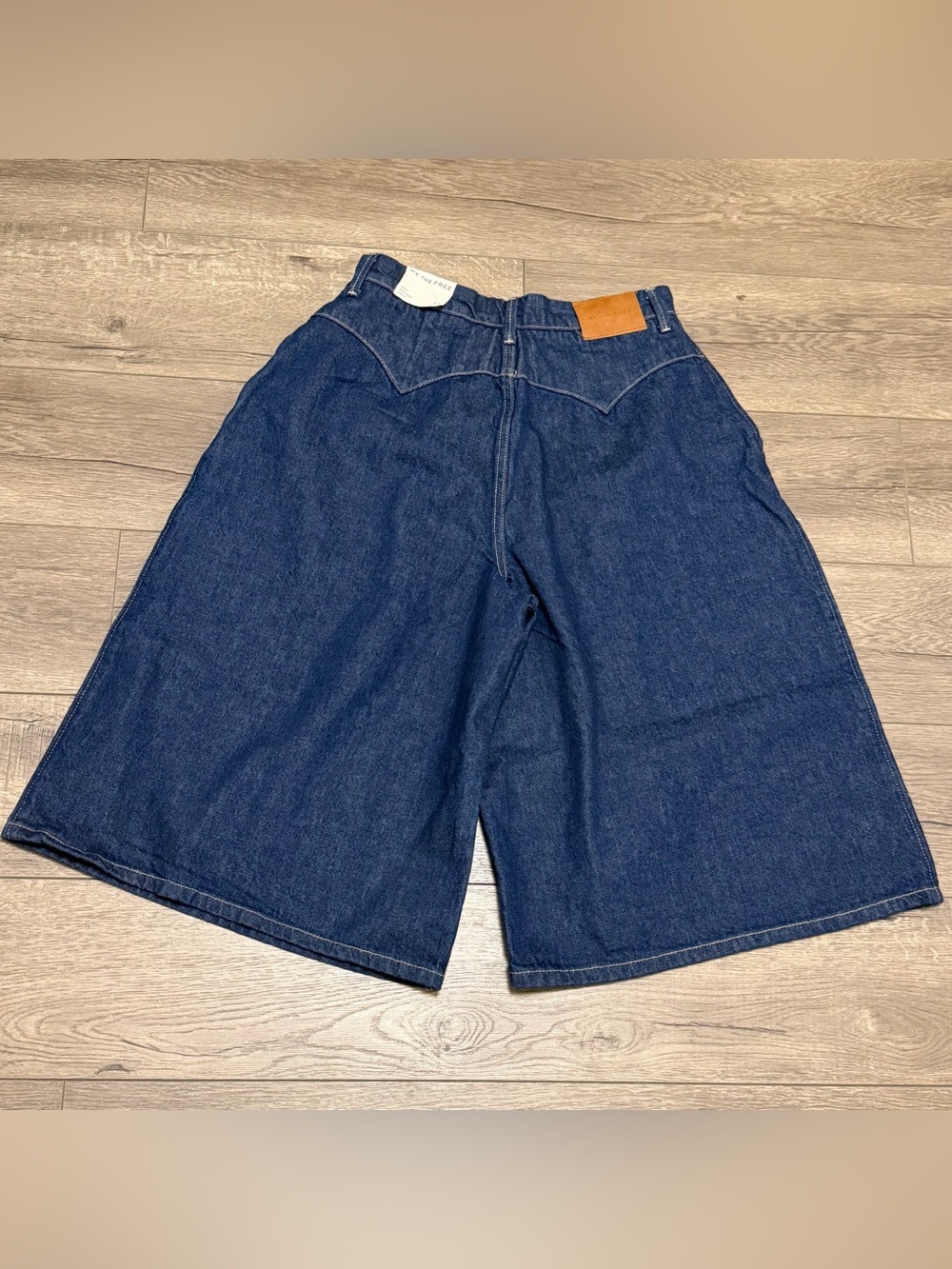 We The Free CRVY Antonia Crop Dark
Denim Pleated Shorts Baggy Jort Sz 27 NWT - Picture 3 of 10